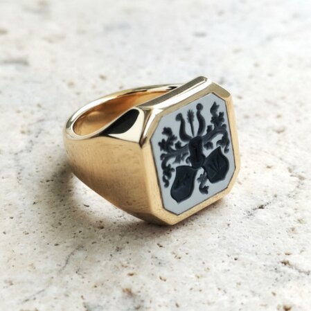 Goldener Siegelring mit Wappen Gravur aus der Goldschmiede