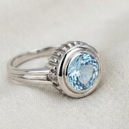 Cocktailring Weißgold Aquamarin blau rund massiver Statement Ring Zargenfassung